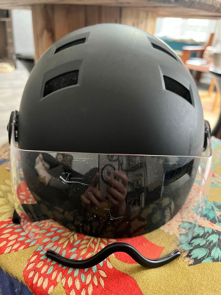 Used OZE Casque de glisse urbain à visière noir 2024 bike — image 3 of 15