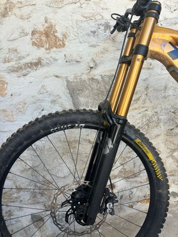 Fox, 40 Factory Kashima 29” grip2