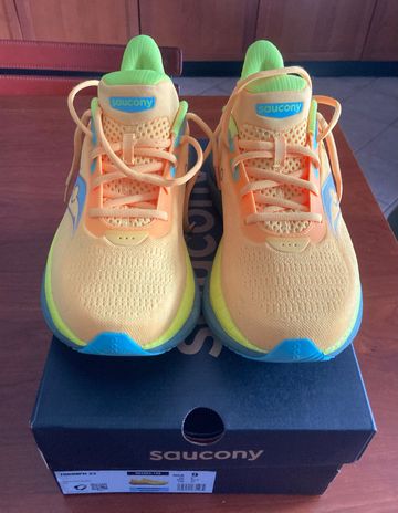 Used Saucony Triumph 23 2025 Running Shoes