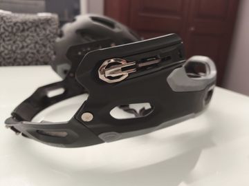 Bell Super Helmet with Detachable Chin Guard bike de segunda mano — imagen 3 de 9