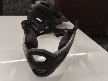 Bell Super Helmet with Detachable Chin Guard bike de segunda mano — imagen 2 de 9