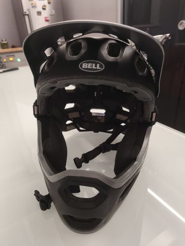 Bell Super Helmet with Detachable Chin Guard bike de segunda mano — imagen 8 de 9