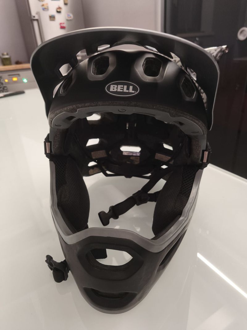Bell Super Helmet with Detachable Chin Guard bike de segunda mano — imagen 8 de 9
