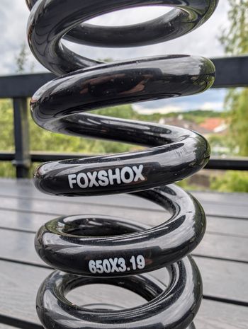 Used Fox 650lbs x 3.19 Spring bike — image 2 of 4