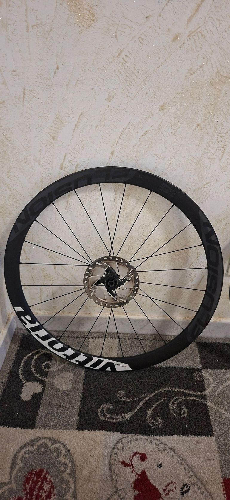Used Vittoria Elusion Disc 42 bike — image 2 of 8