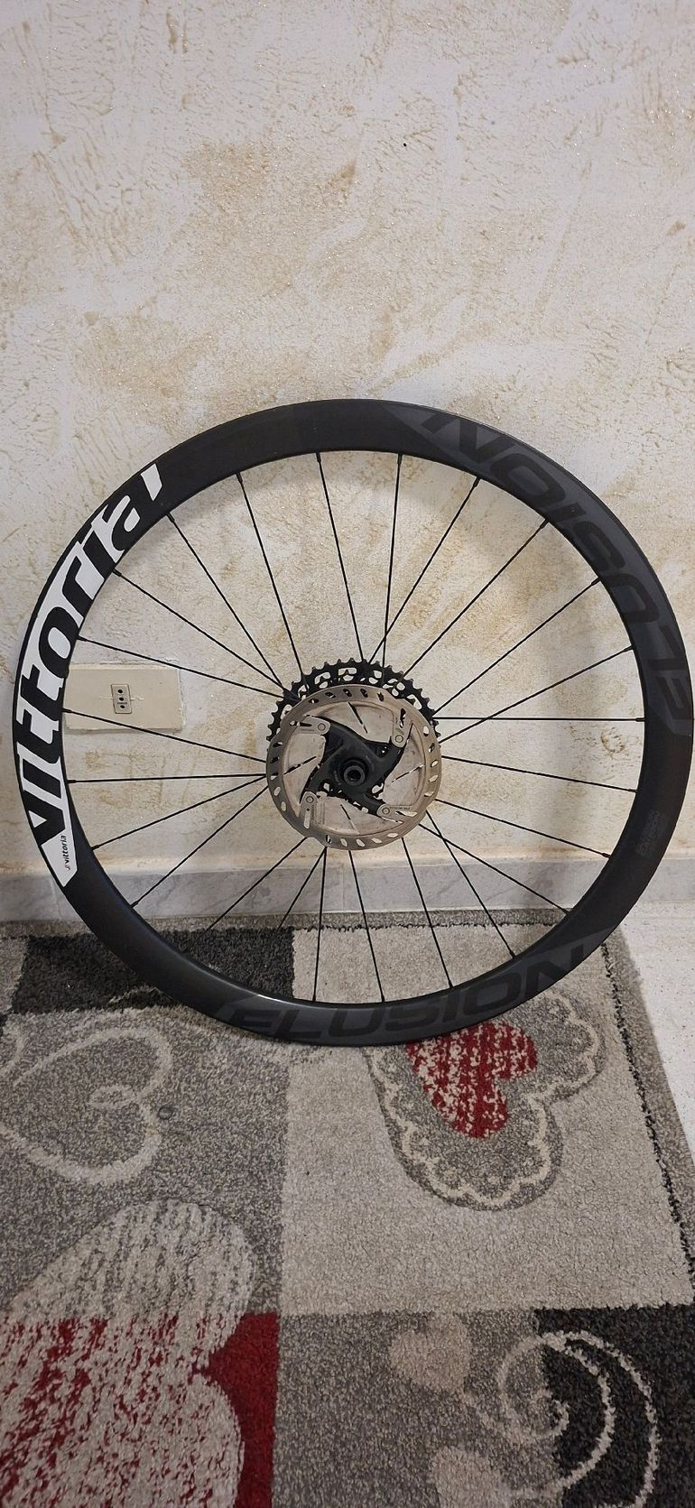 Used Vittoria Elusion Disc 42 bike — image 4 of 8