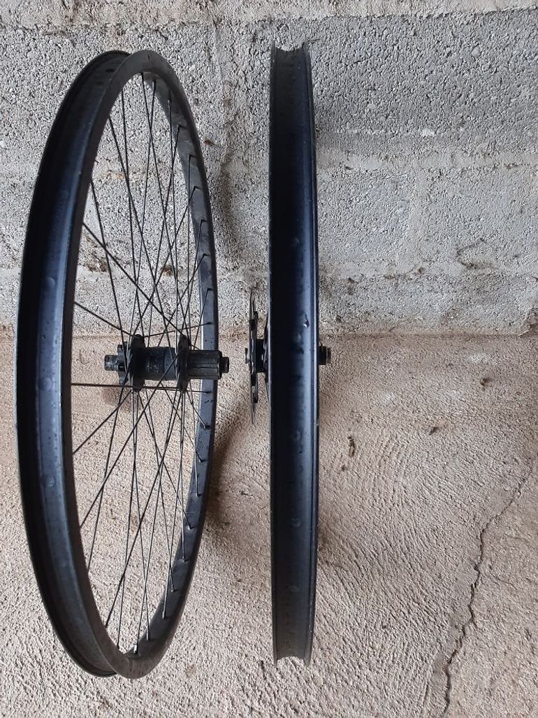 Used Son Paire de roue gravel moyeu 2020 bike — image 9 of 9