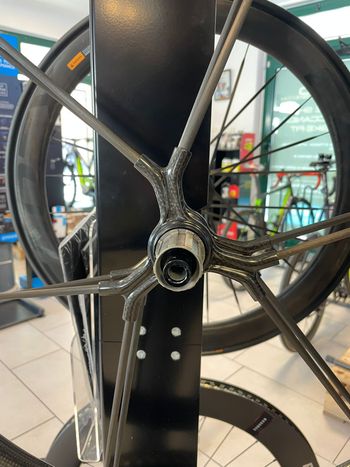 Used Corima MCC Evo Carbon 47mm Tubeless/Disc 2025 bike — image 10 of 18