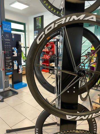 Used Corima MCC Evo Carbon 47mm Tubeless/Disc 2025 bike — image 11 of 18