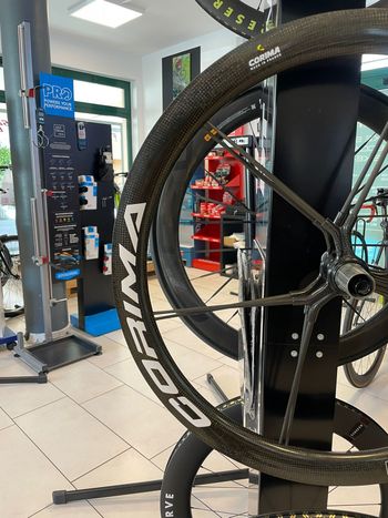 Used Corima MCC Evo Carbon 47mm Tubeless/Disc 2025 bike — image 18 of 18