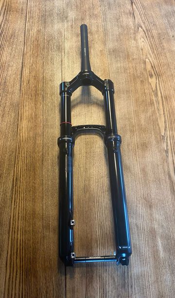 Brugt RockShox Lyrik Fork 2025 bike — billede 2 af 9