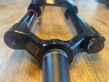 Brugt RockShox Lyrik Fork 2025 bike — billede 7 af 9
