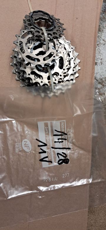 Použité Shimano HG Cassette 14/28 Drivetrain & Pedals
