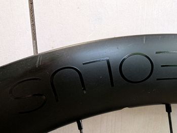 Used Bontrager Aeolus Pro 51 TLR Disc Road Wheel bike — image 8 of 10