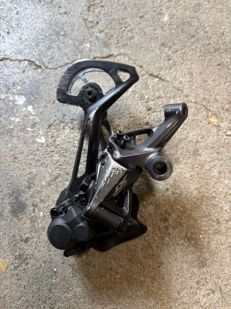 Shimano XT RD-M8100 Drivetrain & Pedals d'occasion