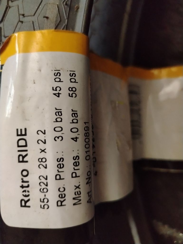 Used Continental Pneu de velo bike — image 2 of 2