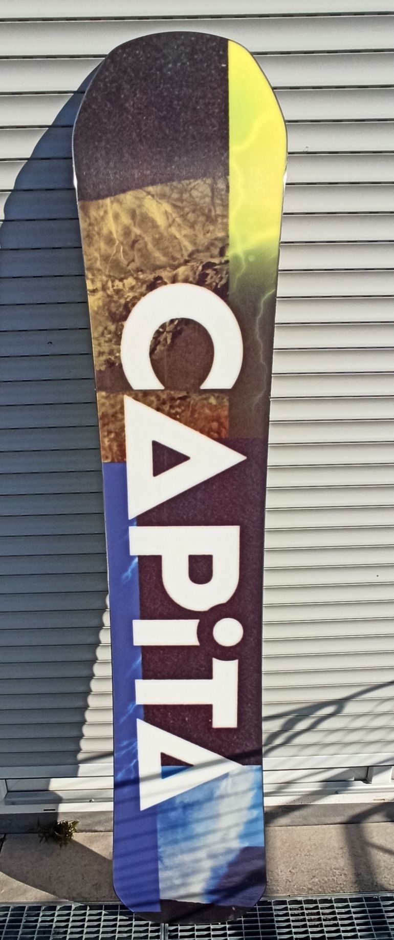 capita doa snowboard 2023 Super D.O.A. 2026 159W hitting the park Capita D.O.A Snowboard - 2023/2024