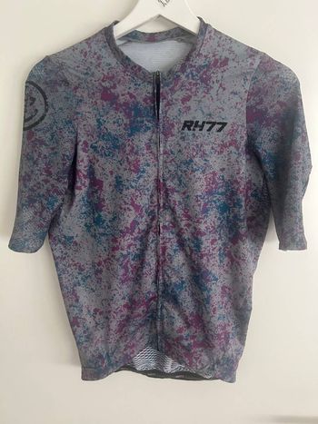 RH77, Trikot + Ärmlinge