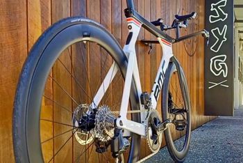 Used Dt Swiss fdsfsd 2024 bike — image 2 of 3