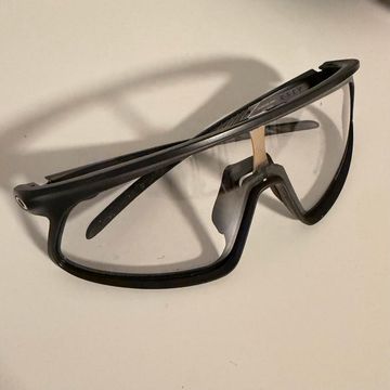 Brugt Oakley RSLV 141 Photochromic 2025 Cycling Accessories