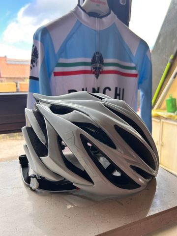 Używany MET Stradivarius HES Helmet Cycling Accessories