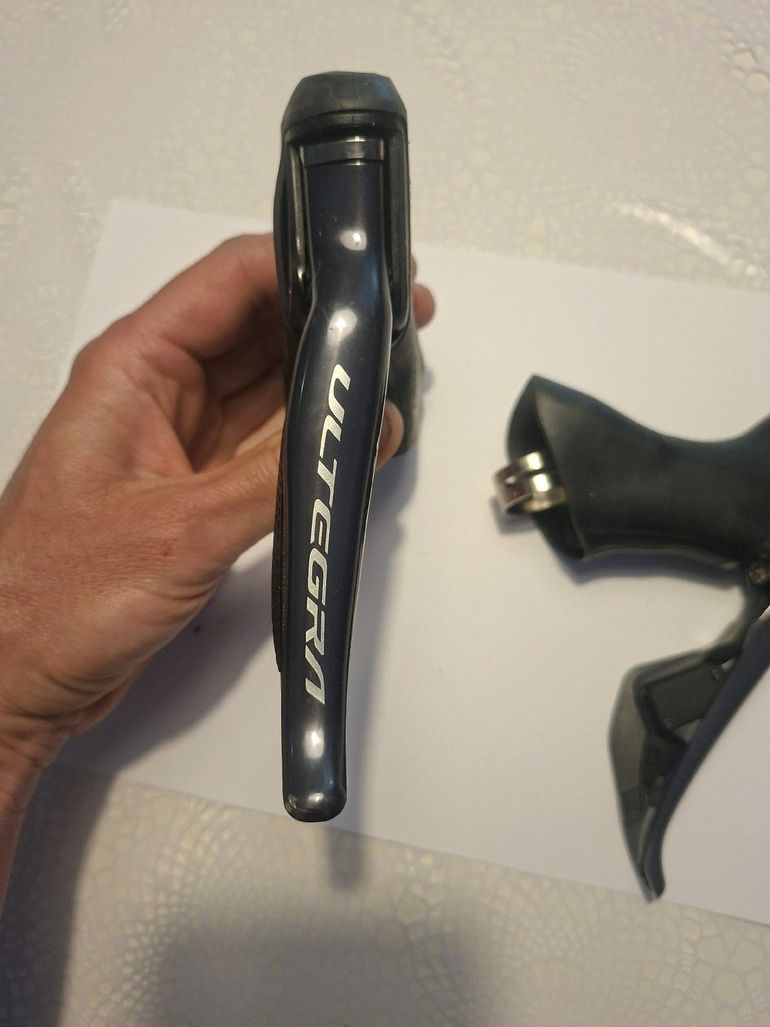 Used Shimano Ultegra Hydraulic Disc Brake ST-R8025 BR-R8070 2x11 2021 bike — image 3 of 8