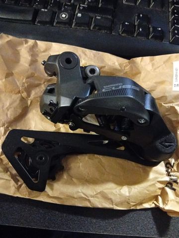 Shimano cues 11v di2 Drivetrain & Pedals usato