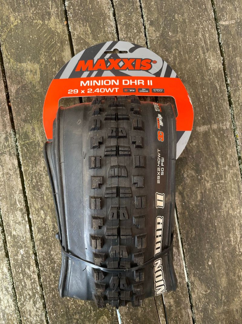 Used Maxxis Minion DHR II Tyres & Tubes