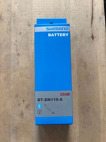 Shimano BT-DN110-A Internal Battery Drivetrain & Pedals de segunda mano