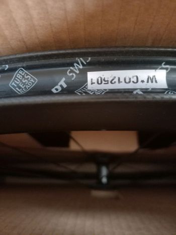 Used Dt Swiss ARC 1400 Dicut DB 48 Carbon CL /622x17TC TLR. 2022 bike — image 9 of 9