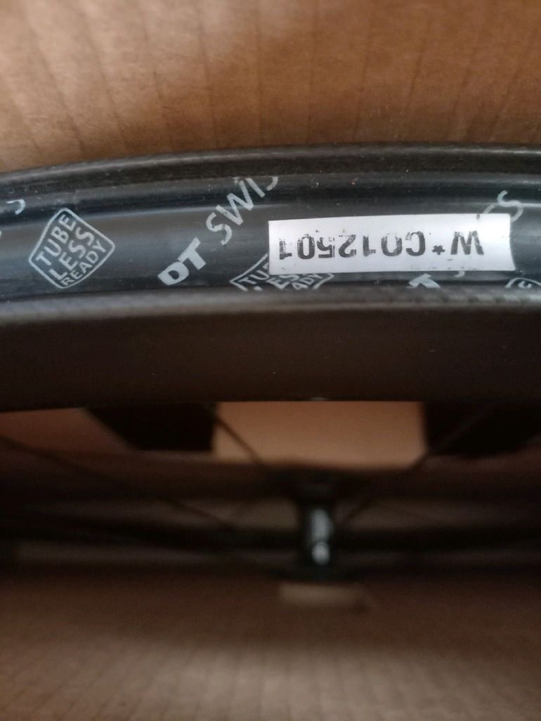 Used Dt Swiss ARC 1400 Dicut DB 48 Carbon CL /622x17TC TLR. 2022 bike — image 9 of 9
