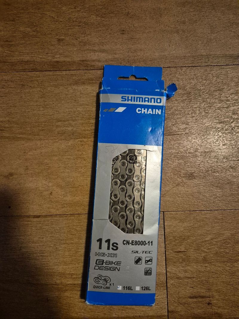 Used Shimano CN-E8000-11 116L 11-speed Chain Drivetrain & Pedals