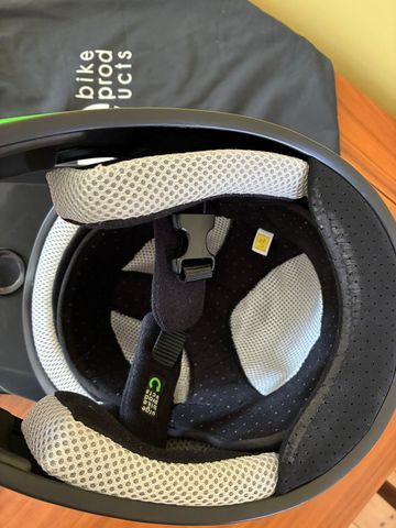 Used urge Storm Helmet bike — image 4 of 6
