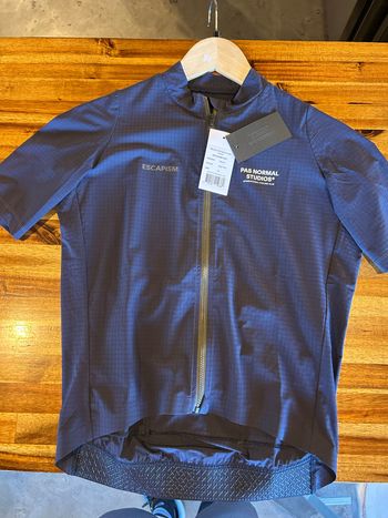 Pas Normal Studios, Women’s M Blue Essential Light Cycling Jersey