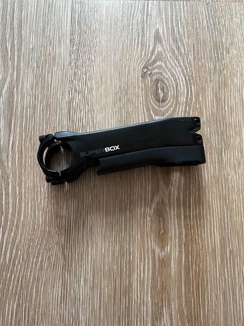 Deda, Superbox