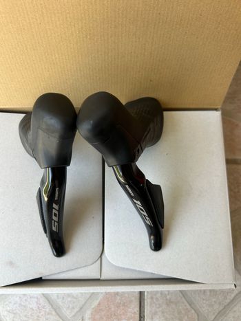 Used Shimano 105 Di2 7170 STI Set L&R 2024 bike — image 4 of 5