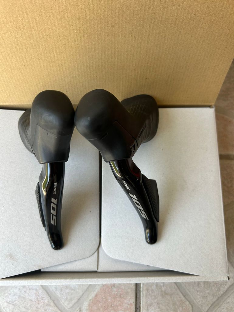 Used Shimano 105 Di2 7170 STI Set L&R 2024 bike — image 4 of 5