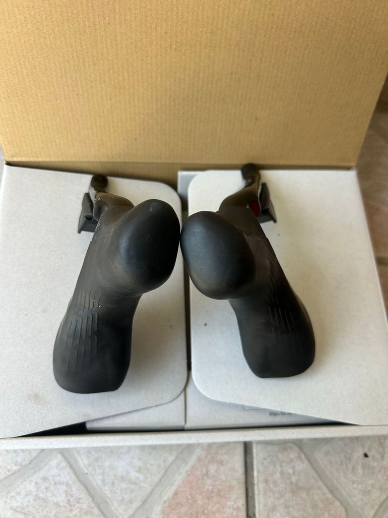 Used Shimano 105 Di2 7170 STI Set L&R 2024 bike — image 3 of 5
