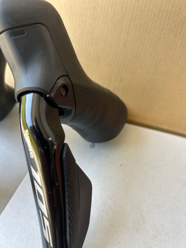 Used Shimano 105 Di2 7170 STI Set L&R 2024 bike — image 5 of 5