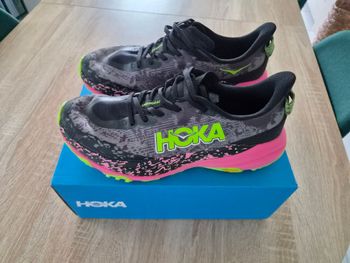 Hoka, Speedgoat 6