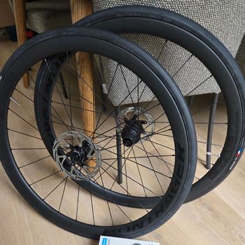 Used Bontrager Aeolus Elite 35 TLR Disc bike — image 5 of 5