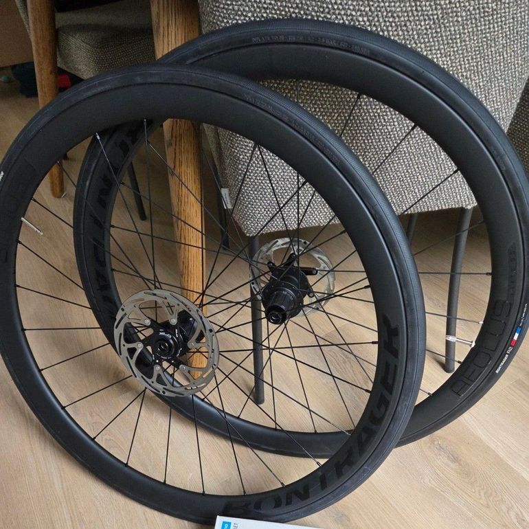 Used Bontrager Aeolus Elite 35 TLR Disc bike — image 1 of 5