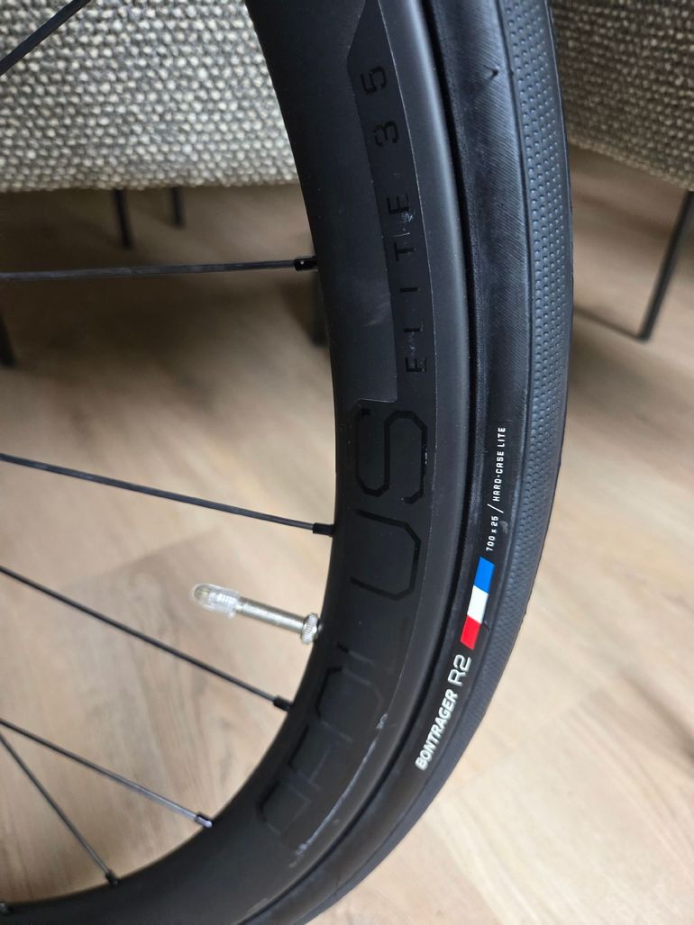 Used Bontrager Aeolus Elite 35 TLR Disc bike — image 2 of 5