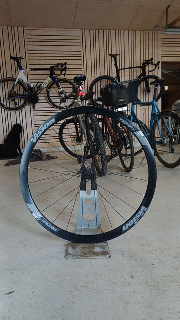 Used Vision Team 35 Wheelset bike — image 5 of 8