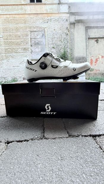Used Scott Men's Road Cycling Shoes 2024 bike — image 2 of 5