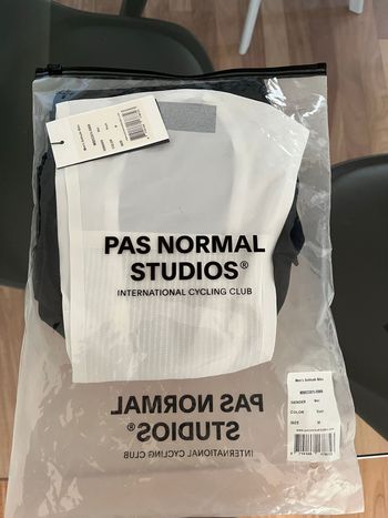 Pas Normal Studios, Solitude M