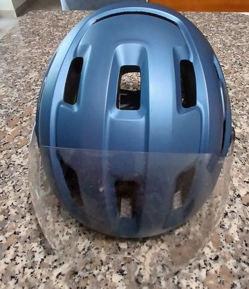 Used MET Intercity Mips Helmet bike — image 4 of 5