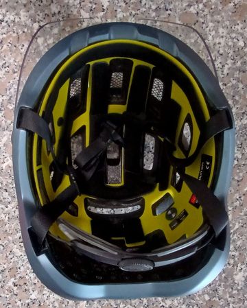 Used MET Intercity Mips Helmet bike — image 5 of 5