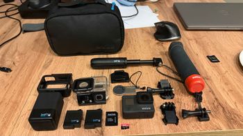 GoPro, Hero 7 Black with lots of Original Extras