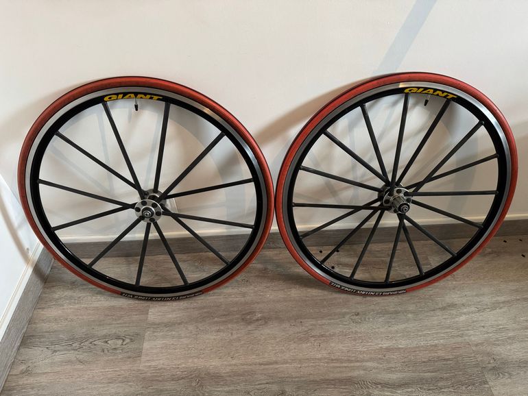 Used Giant Composite 700c Wheelset 2003 bike — image 1 of 7